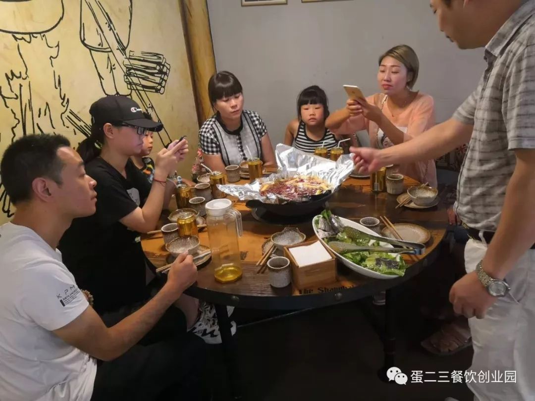 【欢迎】陕西镇平韩总一行人到访公司考察石头餐饮！